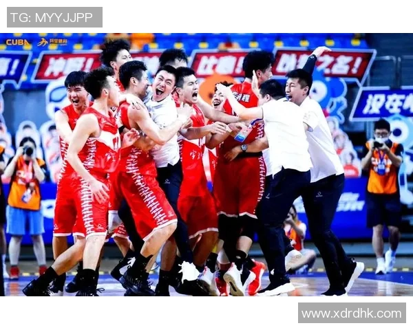 武汉足球队的奋斗与荣耀:一段不平凡的突破之路纪实